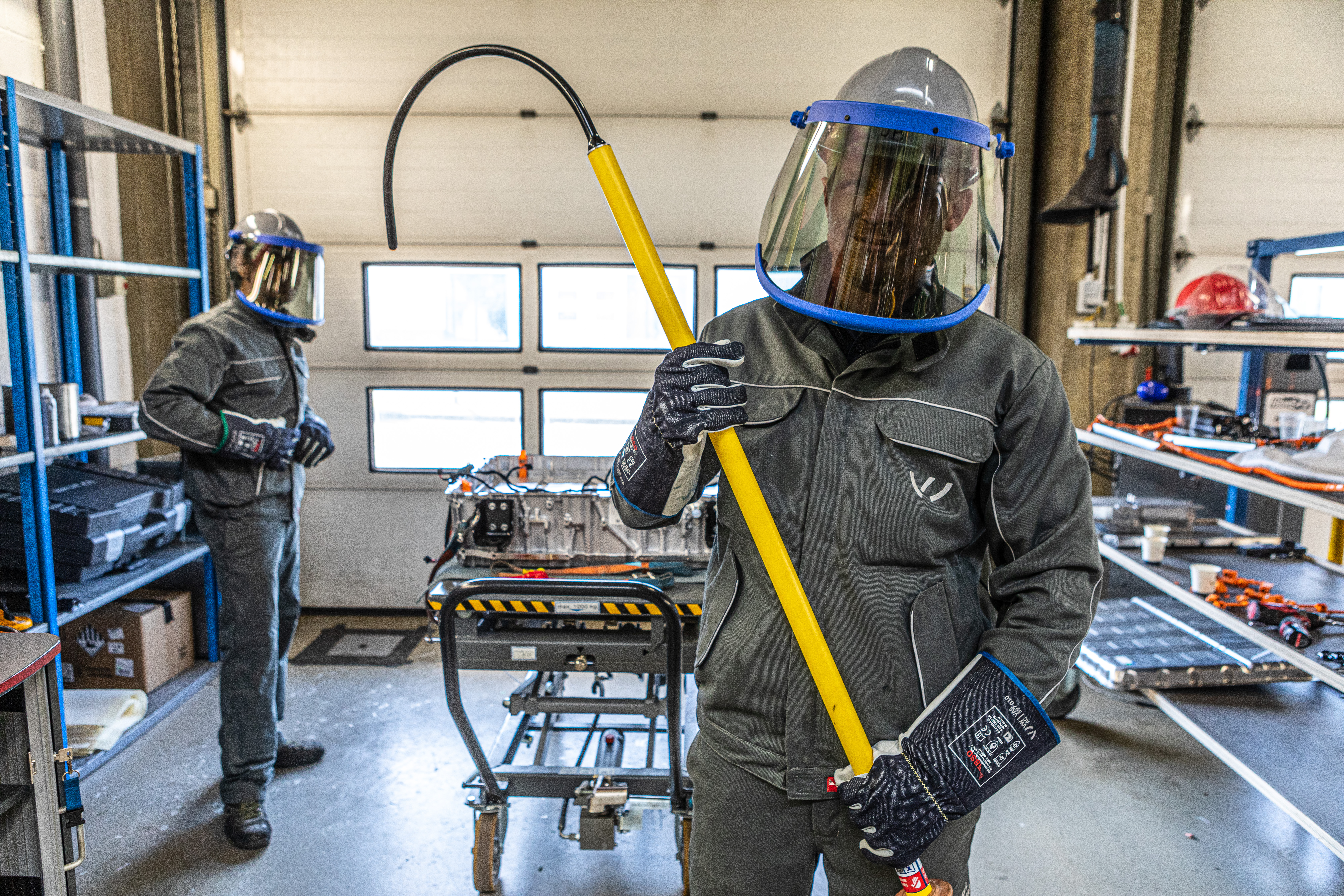 laboratory technician who verifies the battery passport