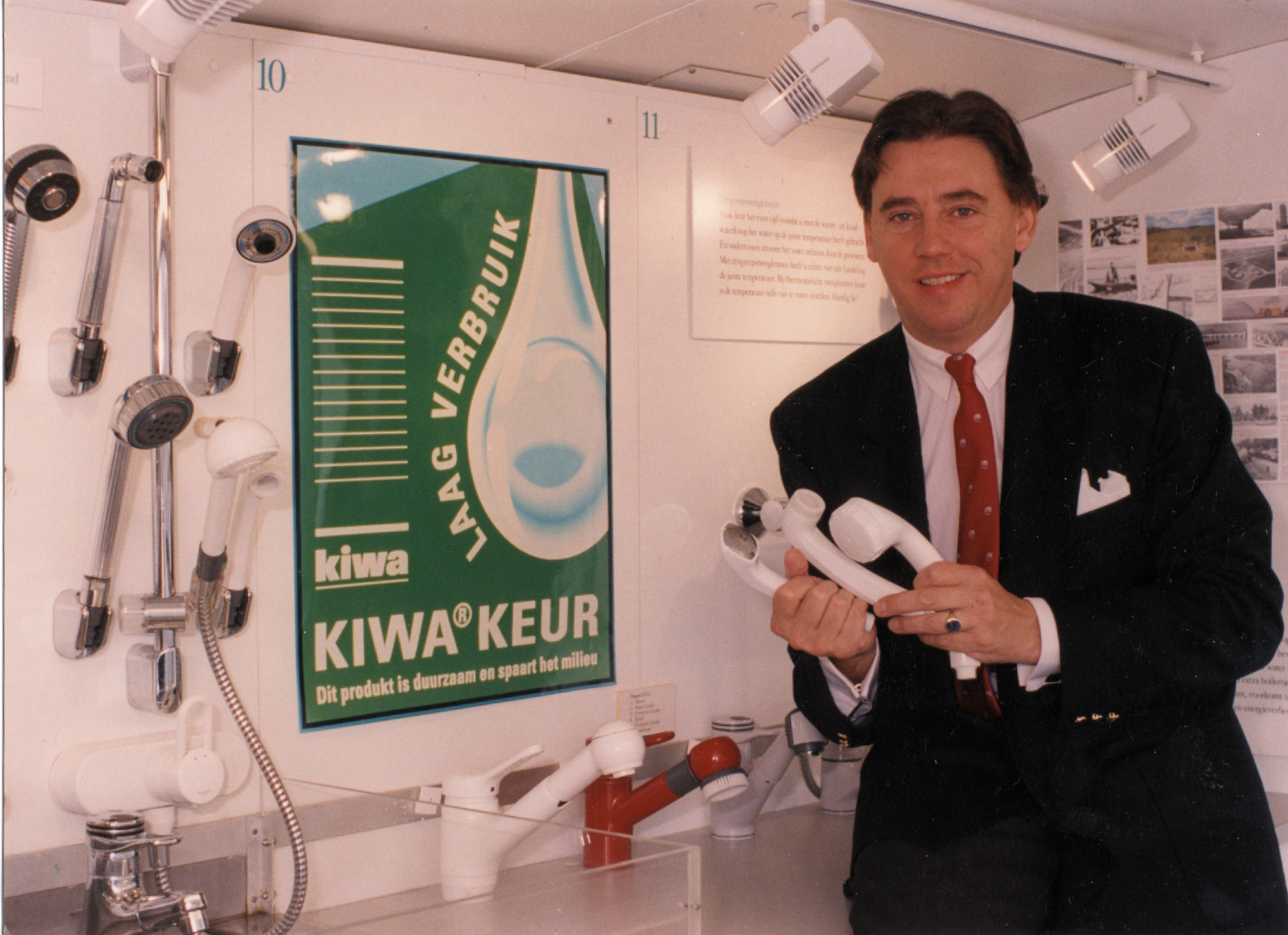 Nijpels presented the &lsquo;Kiwa Low Consumption Quality Mark&rsquo;.jpg