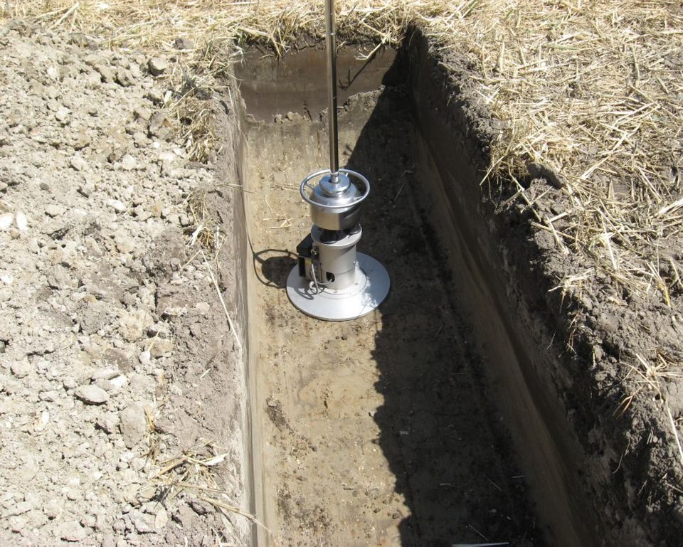 Geïnstalleerde monitor voor LDW metingen in een gegraven geul