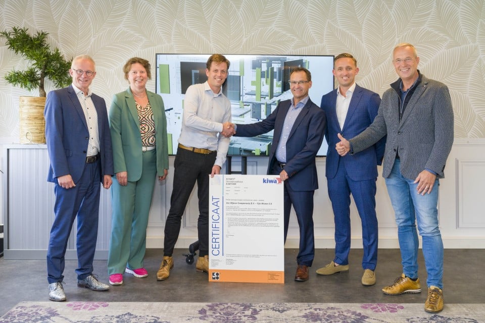 Certificaatuitreiking KOMO-certificaat aan Van Wijnen.jpg