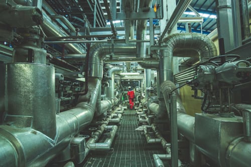 Industrianläggningar behöver regelbundna rörledningskontroller genomföras utan driftstörningar eller driftstopp. Det kan göras med modern teknik av besiktningsingenjörer.