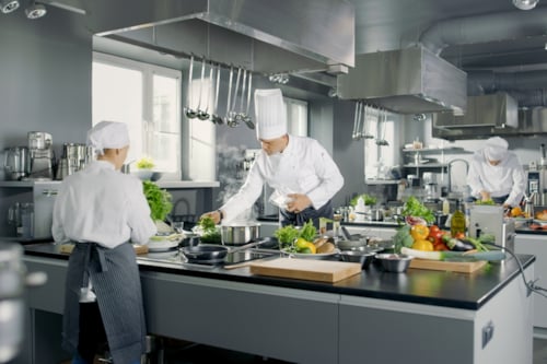 Chefs in a restaurant kitchen which can be auditing by Kiwa